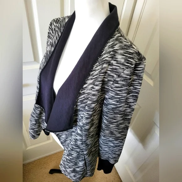 Ellen Tracy | Marled Black/White Open Drape Front Jacket (SIZE M) - Picture 7 of 15